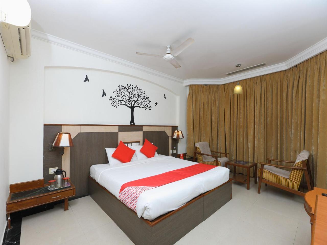 Oyo 1081 Hotel Sindhu International Tirupati Exteriör bild