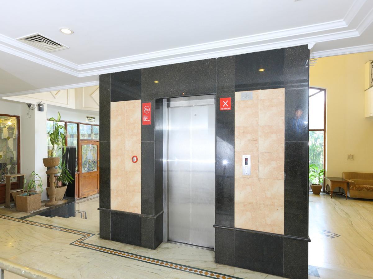 Oyo 1081 Hotel Sindhu International Tirupati Exteriör bild
