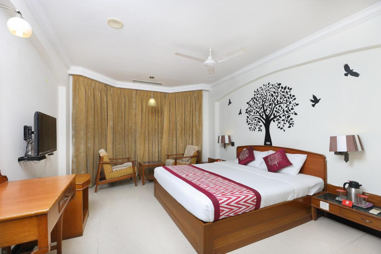 Oyo 1081 Hotel Sindhu International Tirupati Exteriör bild