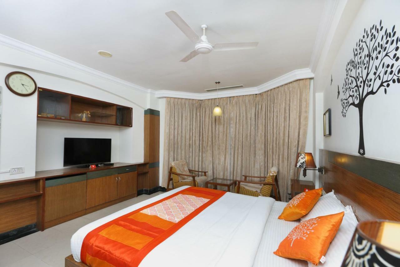 Oyo 1081 Hotel Sindhu International Tirupati Exteriör bild
