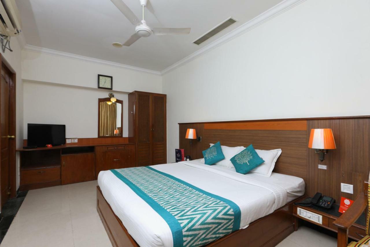 Oyo 1081 Hotel Sindhu International Tirupati Exteriör bild